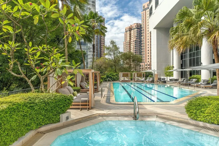 Four Seasons Hotel Singapore - Image 1