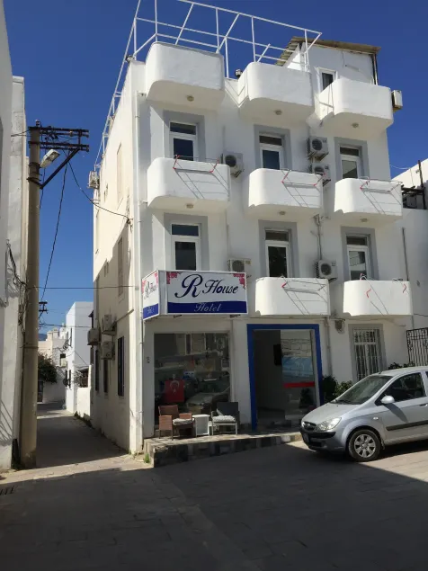 R HOUSE HOTEL - Image 1
