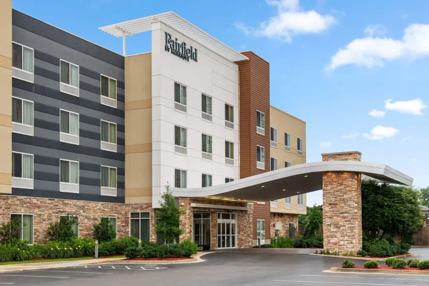 Fairfield Inn & Suites by Marriott Alexandria - Image 1