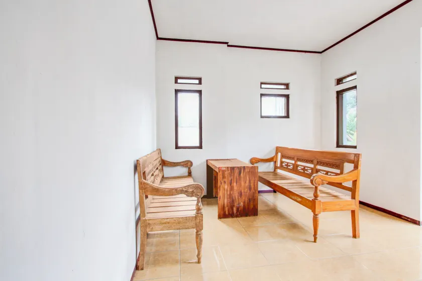 Hotel O Purwokerto Near Alun Alun Purwokerto Formerly Guest House Rania - Hall