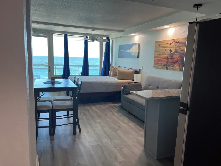 Georgian Inn Beach Club - Image 1