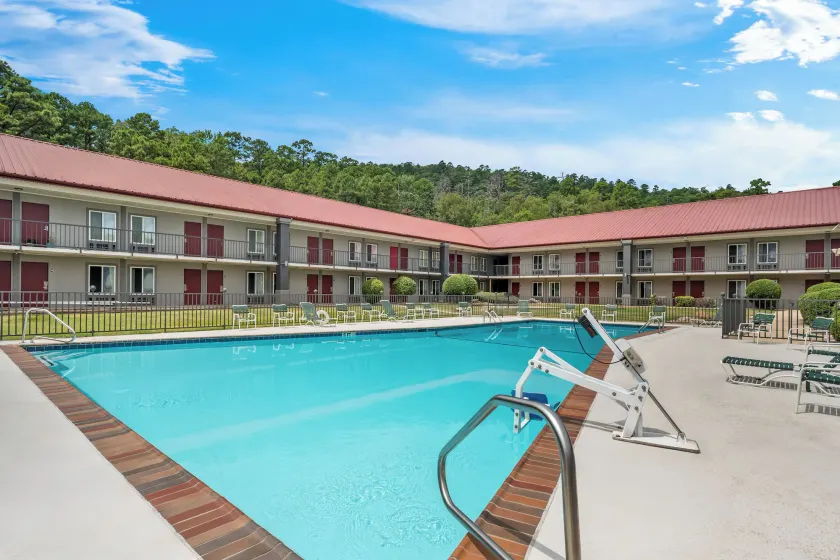 Red Roof Inn Hot Springs - Image 1