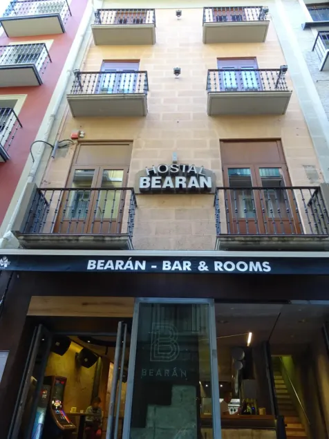 Bearan Bar & Rooms - Image 1