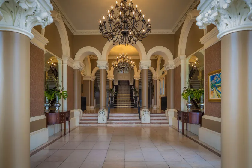 Royal Marine Hotel - Interior entrance
