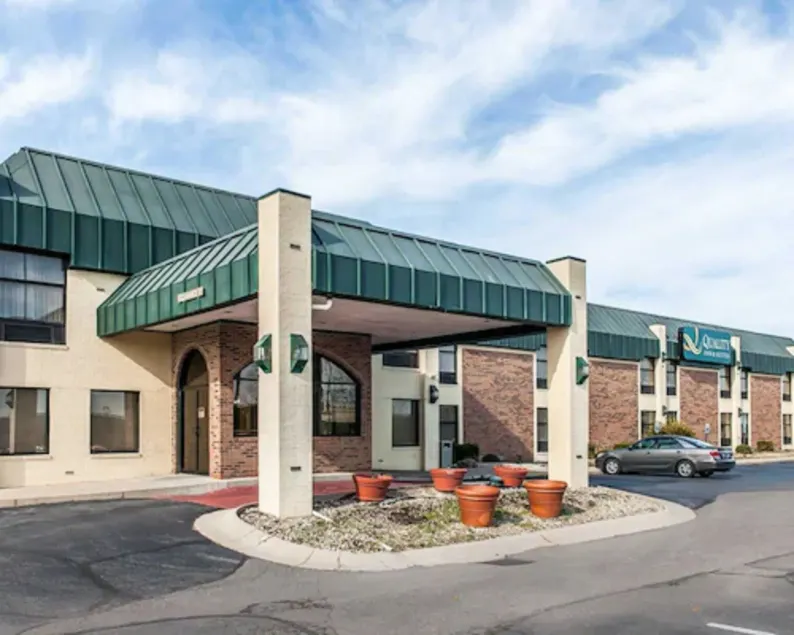 Quality Inn & Suites Shelbyville I-74 - Image 1