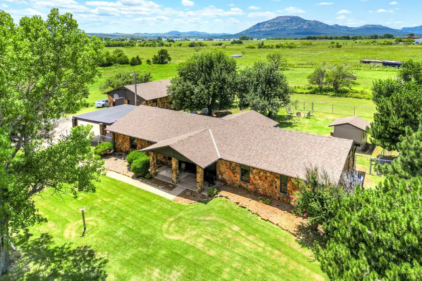 Spacious Country Home Near Ft Sill & Medicine Park - Image 1