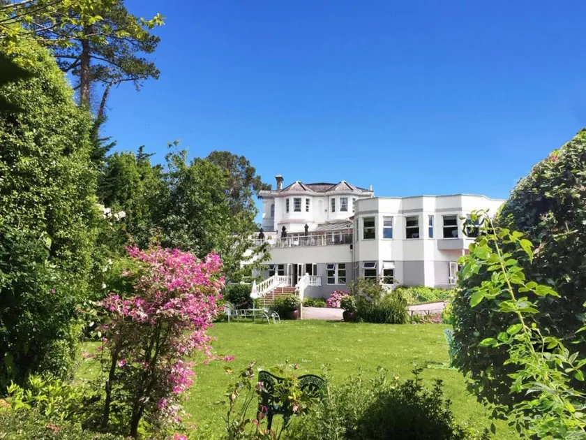 Abbey Sands Hotel - Image 1