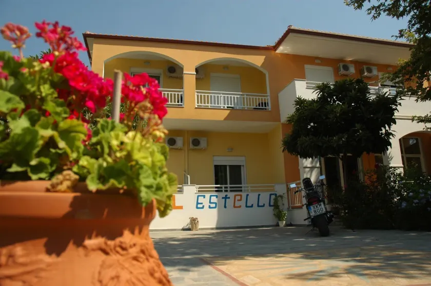 Estelle Hotel - Image 1
