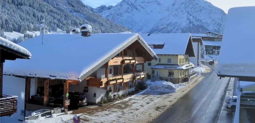 Alp-Chalet - Image 1