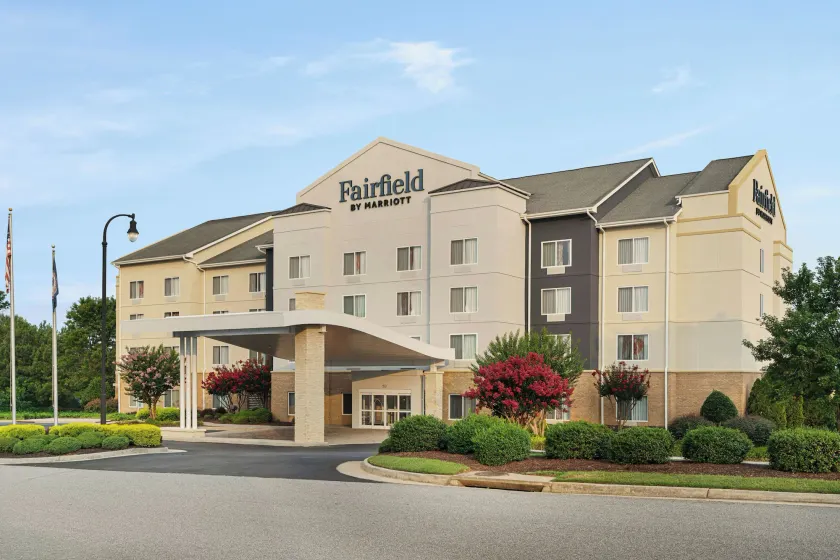 Fairfield Inn and Suites South Hill I-85 - Image 1