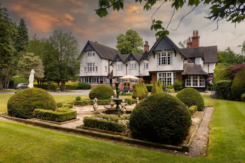 Mere Court Hotel - Image 1
