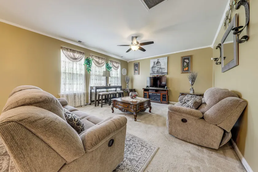 Lakes, Gardens & More! Getaway in Moncks Corner - Image 1