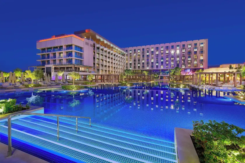 W Muscat - Image 1