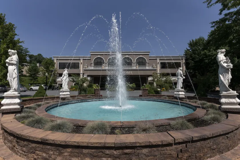 Villa Roma Resort and Conference Center - Image 1