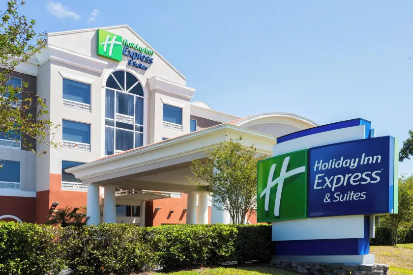 Holiday Inn Express Hotel & Suites Tampa-Fairgrounds-Casino by IHG - Image 1