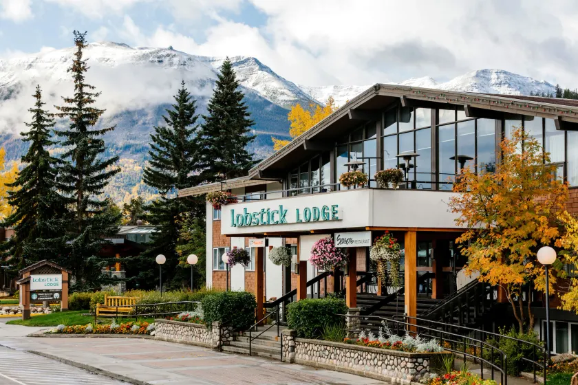 Lobstick Lodge - Image 1