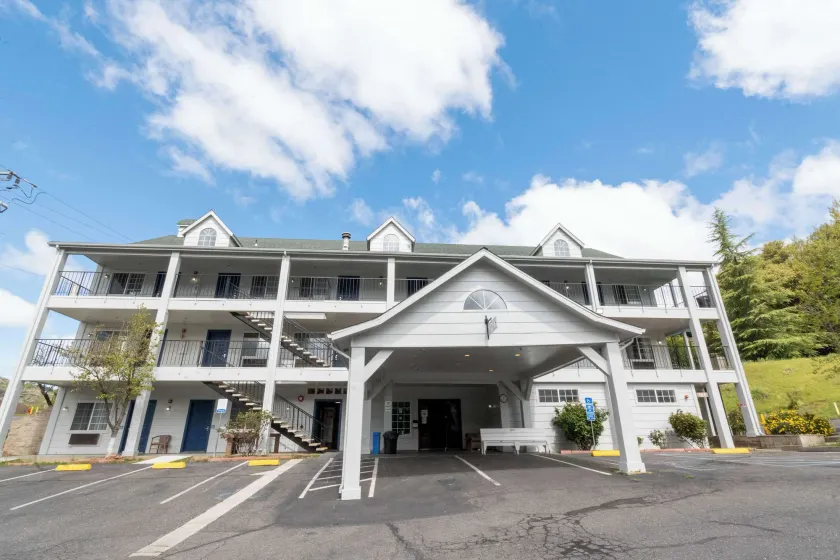 Quality Inn Yosemite Valley Gateway - Image 1