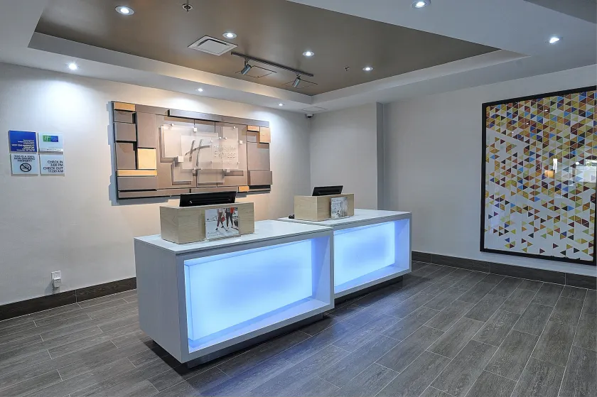 Holiday Inn Express & Suites Toronto Airport West by IHG - Image 1