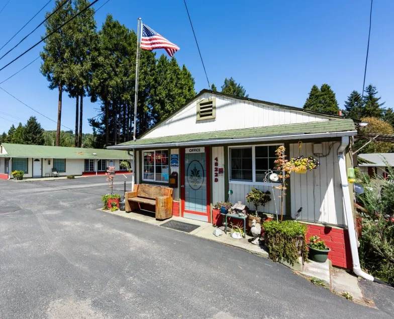 Arbor Inn Motel Oakridge - Image 1
