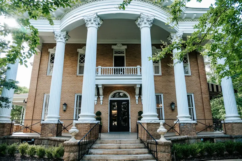 Heritage House Bed & Breakfast - Boutique Adults-Only Inn - Image 1