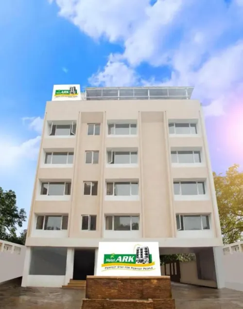 Lee-Benz ARK HOTEL - Image 1