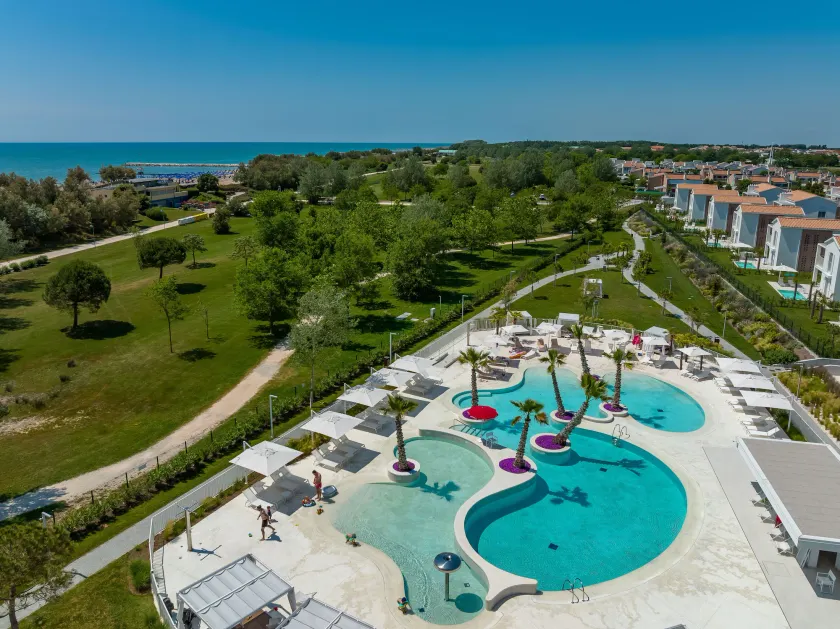 Pareus Beach Resort - Image 1