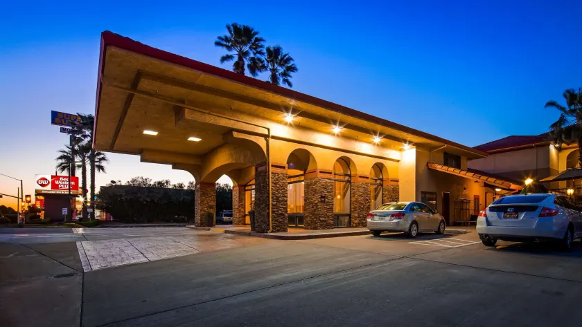 Best Western Plus Executive Inn & Suites - Image 1