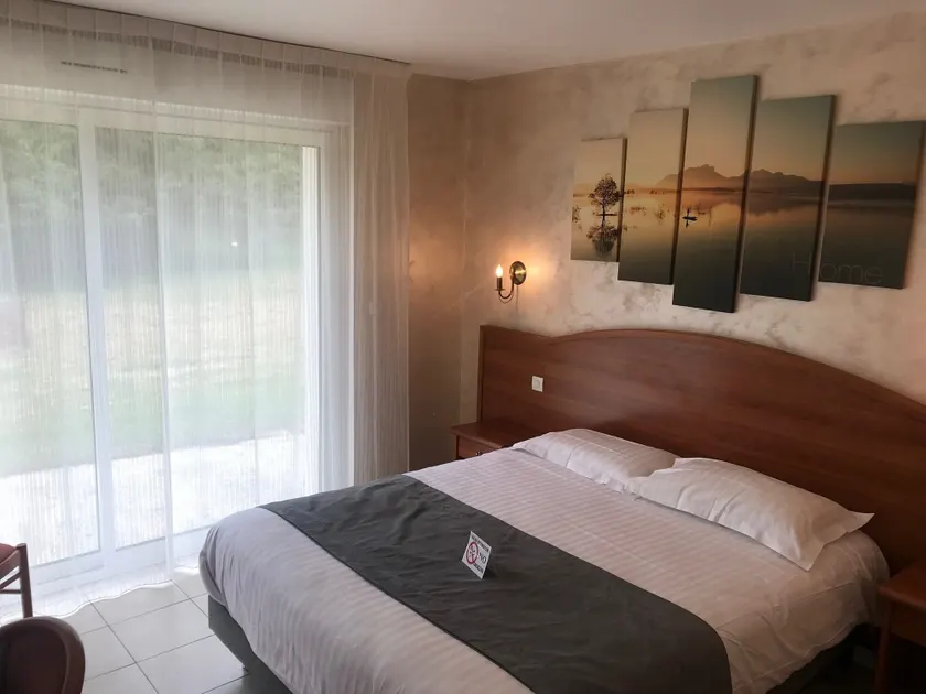 Logis - Hostellerie Le Chatel Nangis - Image 1