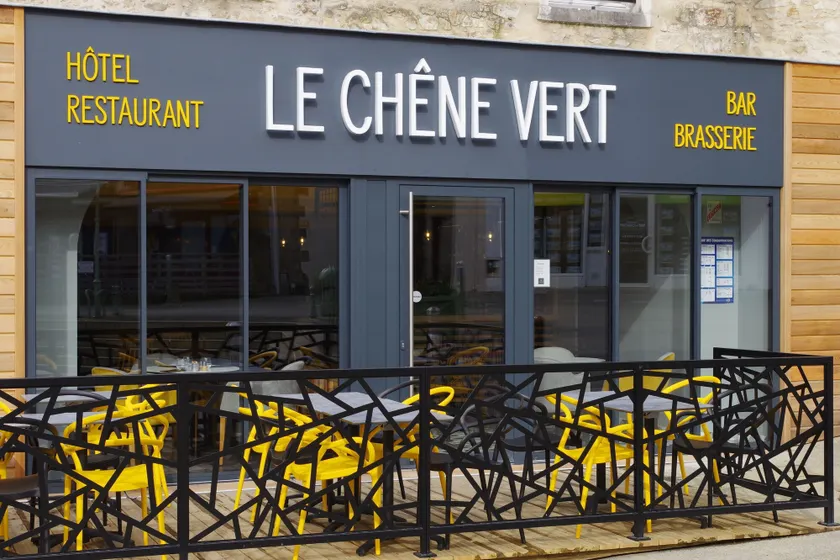 Logis Hotel Le Chêne Vert - Image 1