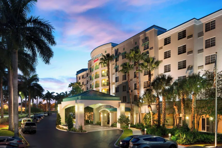 Courtyard by Marriott Fort Lauderdale Airport & Cruise Port - Image 1