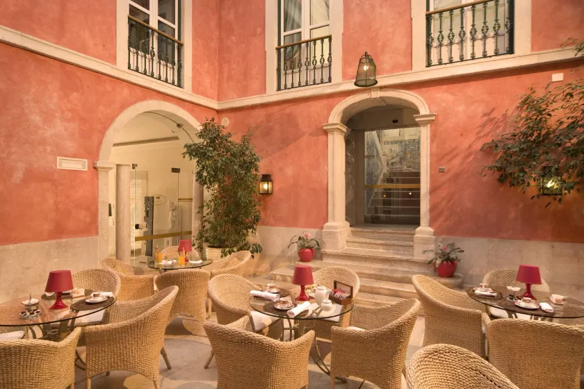 Real Palácio Hotel - Image 1