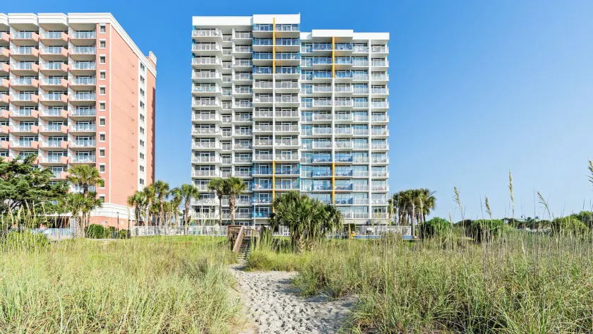 Atlantica Resort Condo Oceanfront Close to the beach - Image 1