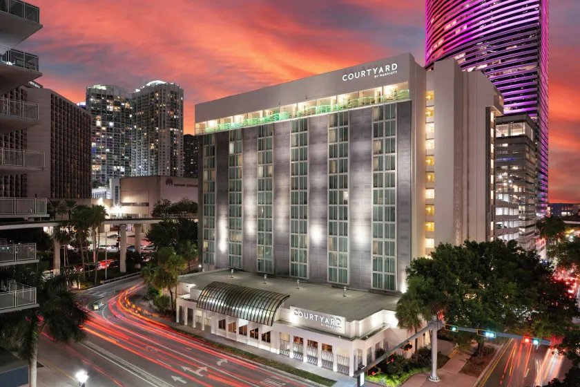 Courtyard Miami Downtown Brickell Area - Image 1