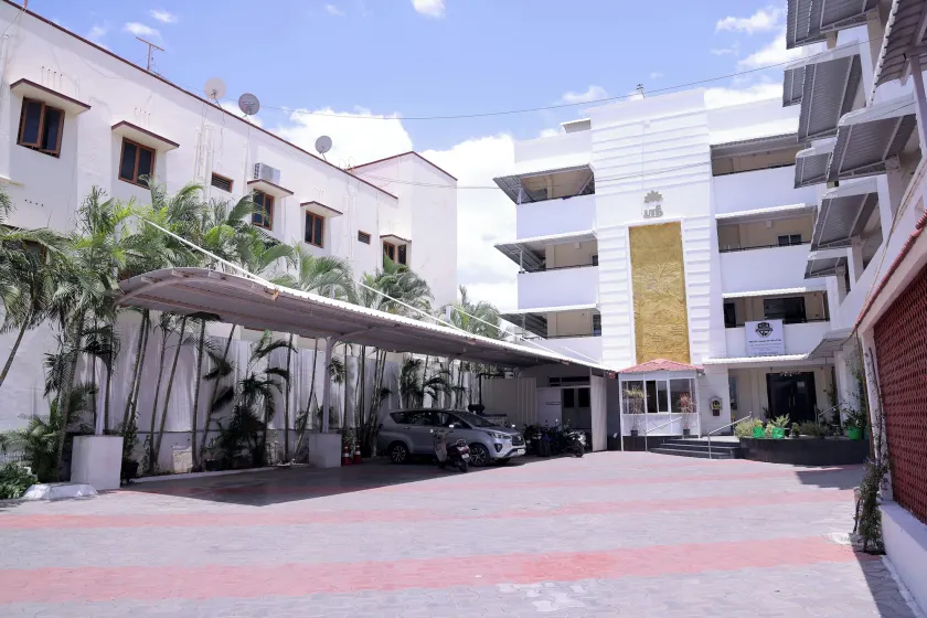 Shrees Hotel - Image 1