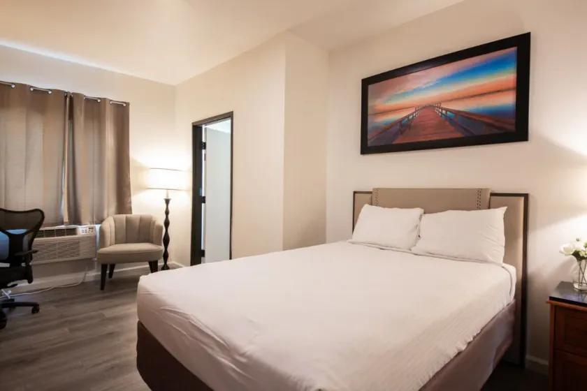 Anchor Pointe Inn - Image 1