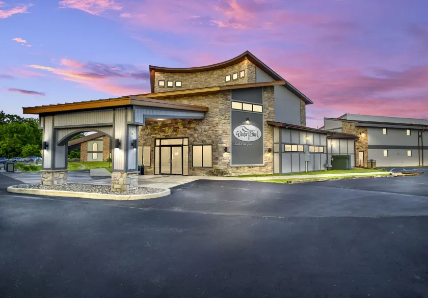 Waterbird Lakeside Inn - Image 1