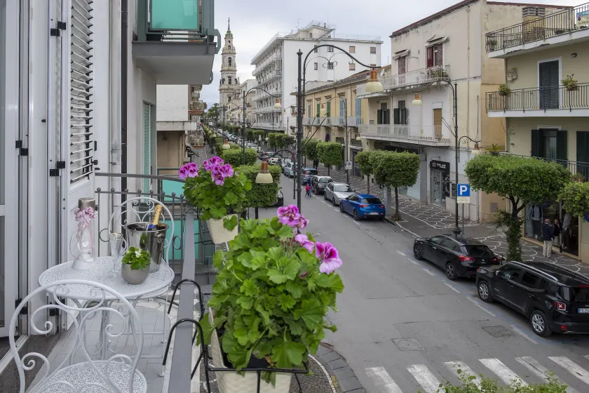 B&B VERZUS - Image 1