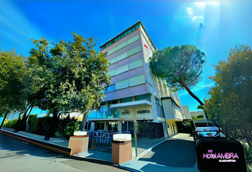 HOTEL AMBRA - Fronte Mare - Vicinissimi al Centro - Image 1