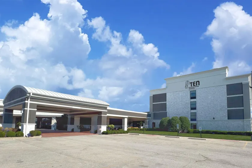 Hotel Gurnee - Image 1