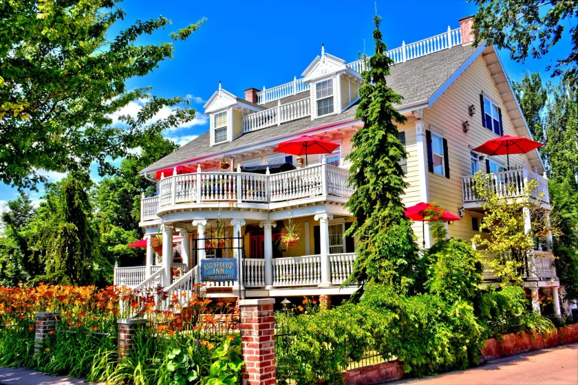 Big Yellow Inn - Image 1
