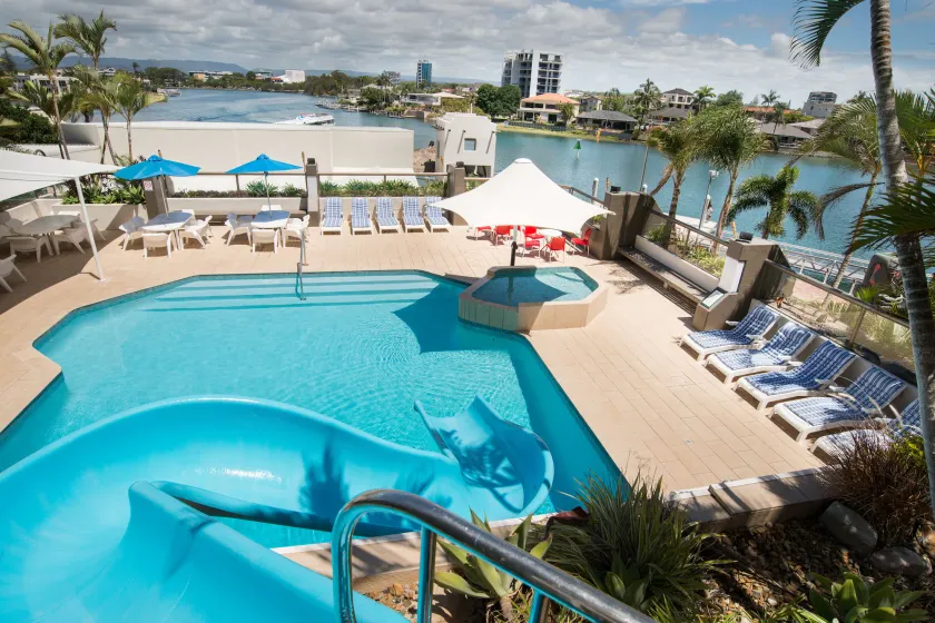 Tiki Hotel Apartments Surfers Paradise - Image 1