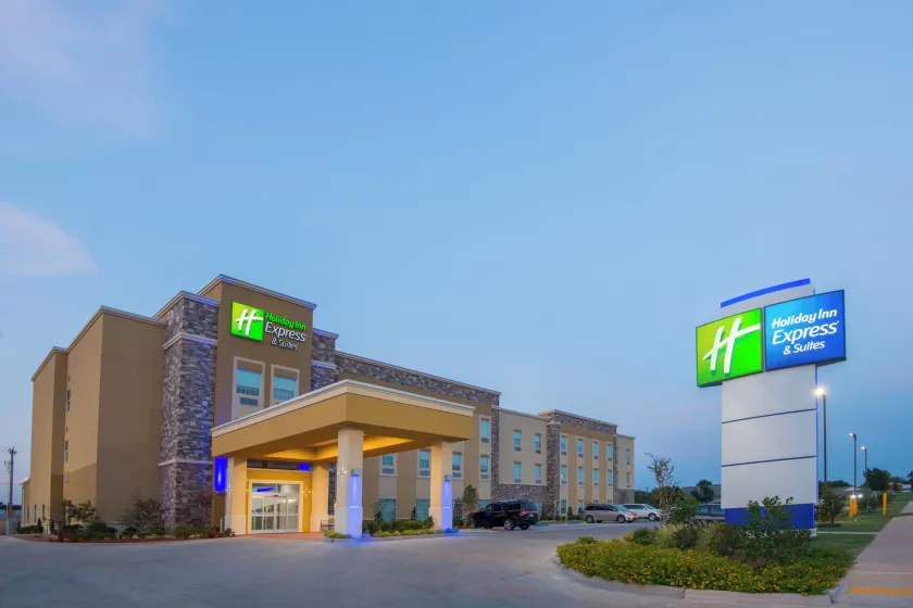 Holiday Inn Express & Suites Stillwater - University Area by IHG - Image 1
