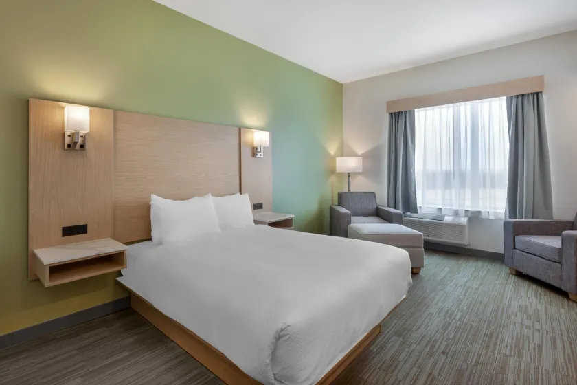 Best Western Plus Kawartha Lakes Hotel & Suites - Image 1