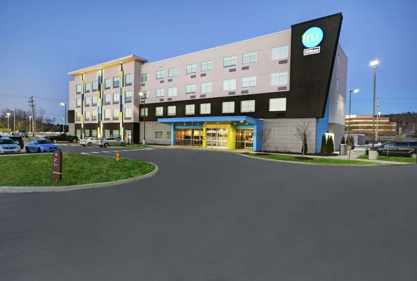 Tru by Hilton Portland Airport Area - Image 1
