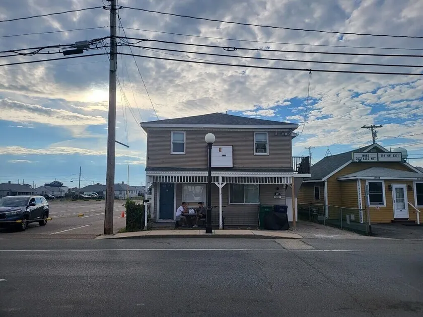 12 Ashworth Ave suites - Image 1