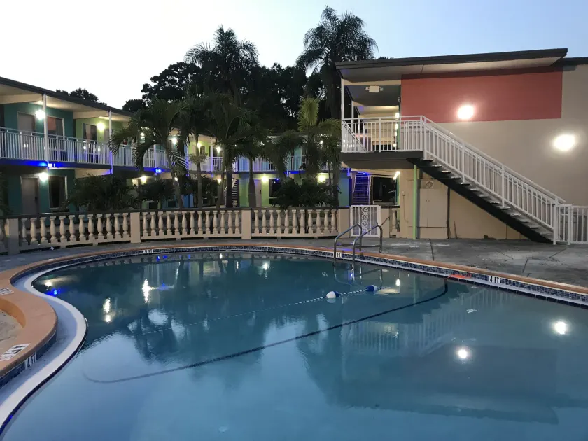 Tropical Inn & Suites, downtown clearwater - Image 1
