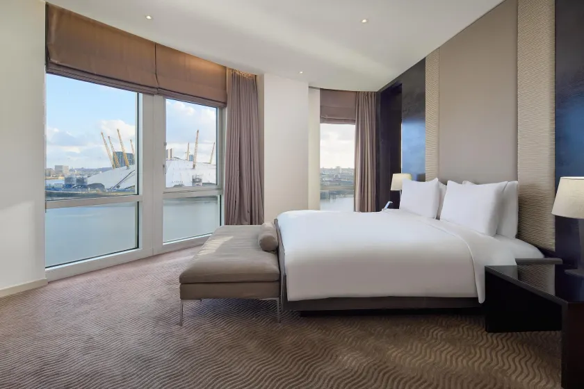 Radisson Blu Hotel, London Canary Wharf East - Image 1