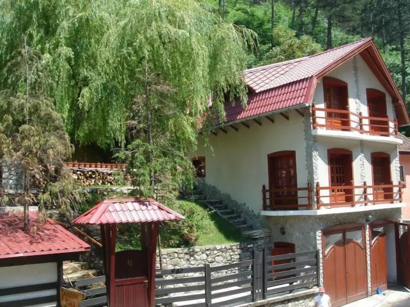 Rem's Pension - Image 1