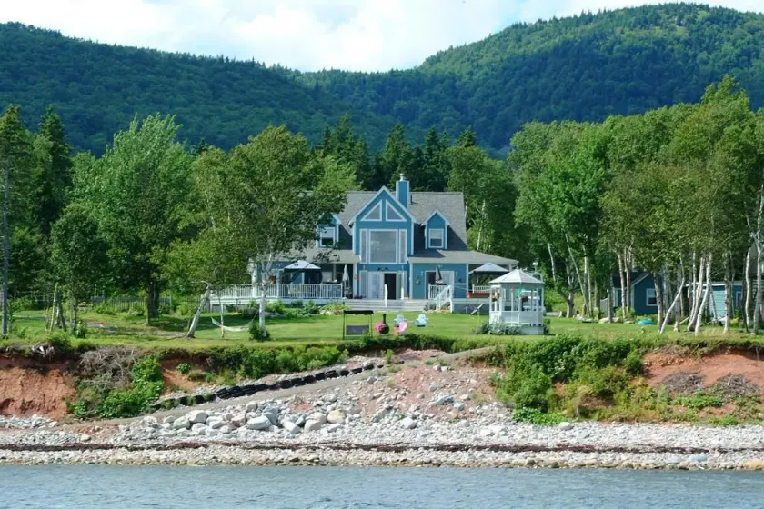 Sea Parrot Ocean View Manor - Image 1