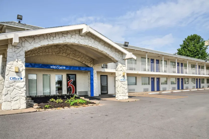 Motel 6-Saint Joseph, MO - Image 1